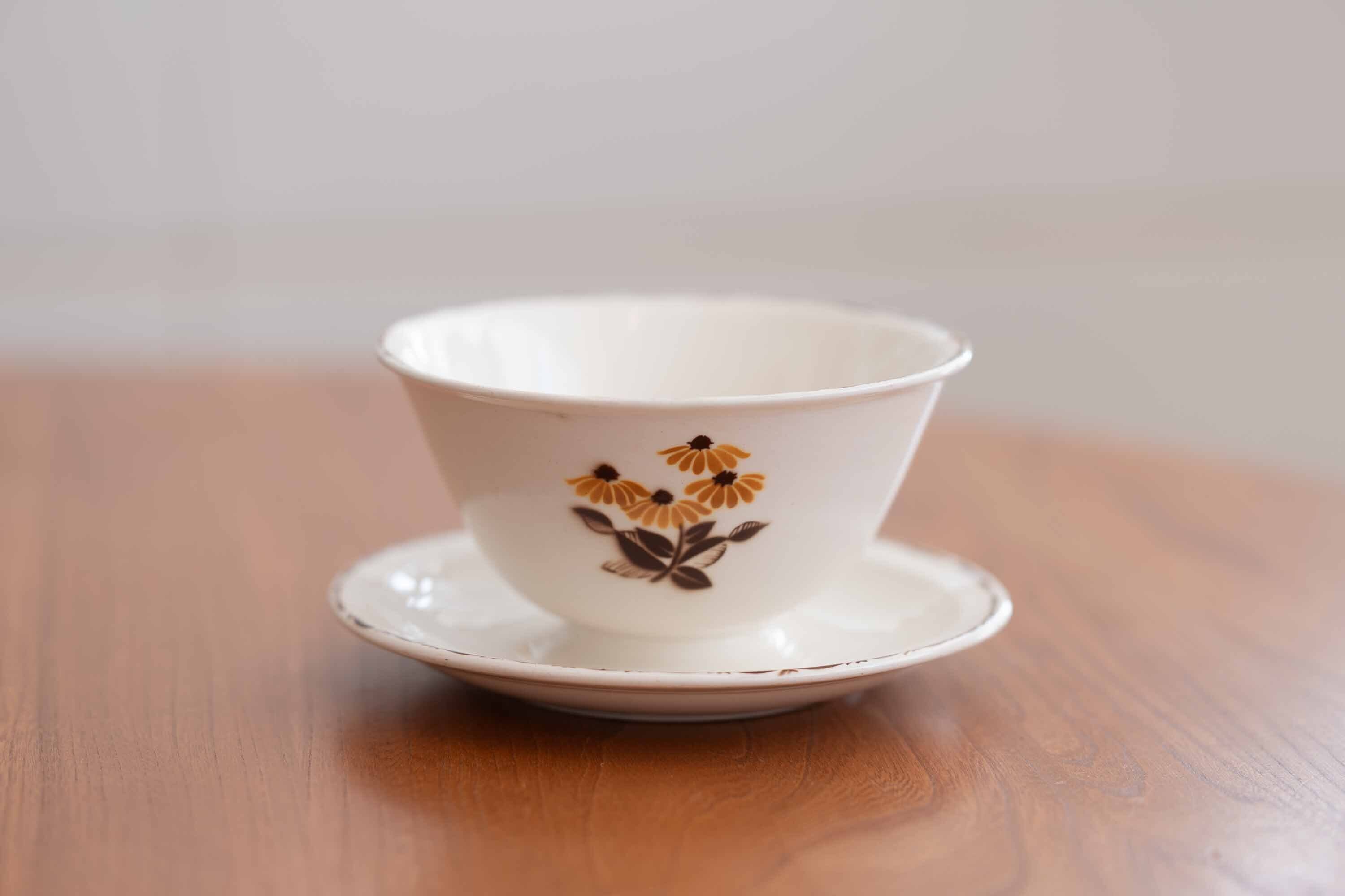 アルミニア (Aluminia)製 ロイヤルコペンハーゲン ソーサーと一体になった古いスタイルのボウル 1862年〜1969年