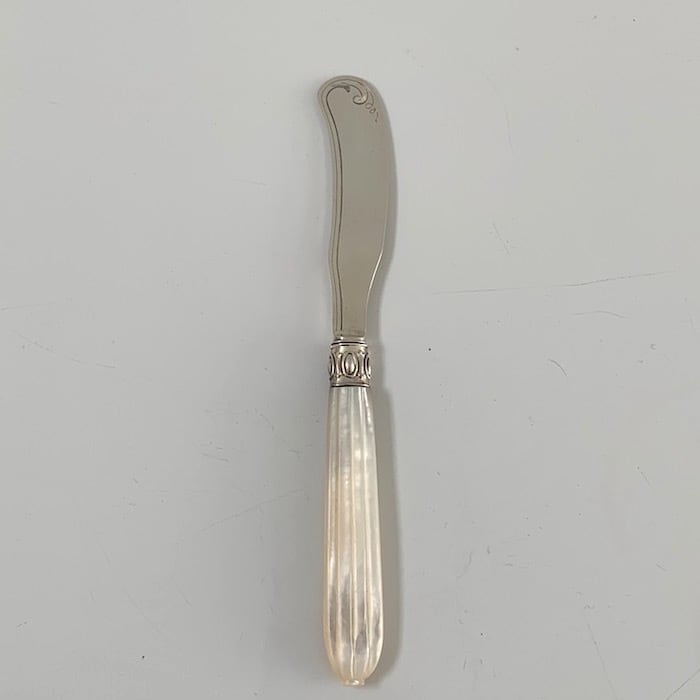 バターナイフ【アンティーク】シルバー MOPハンドル 1854年製 (94