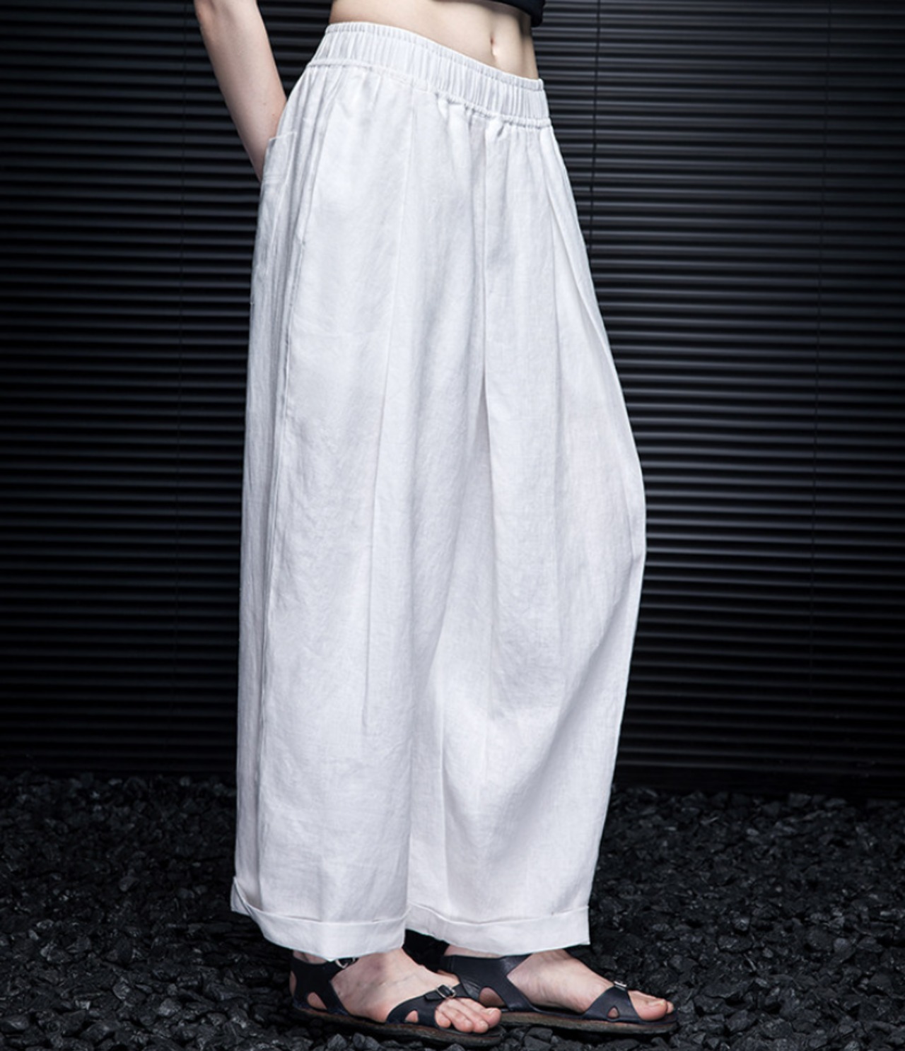 ホワイトリネンワイドパンツ