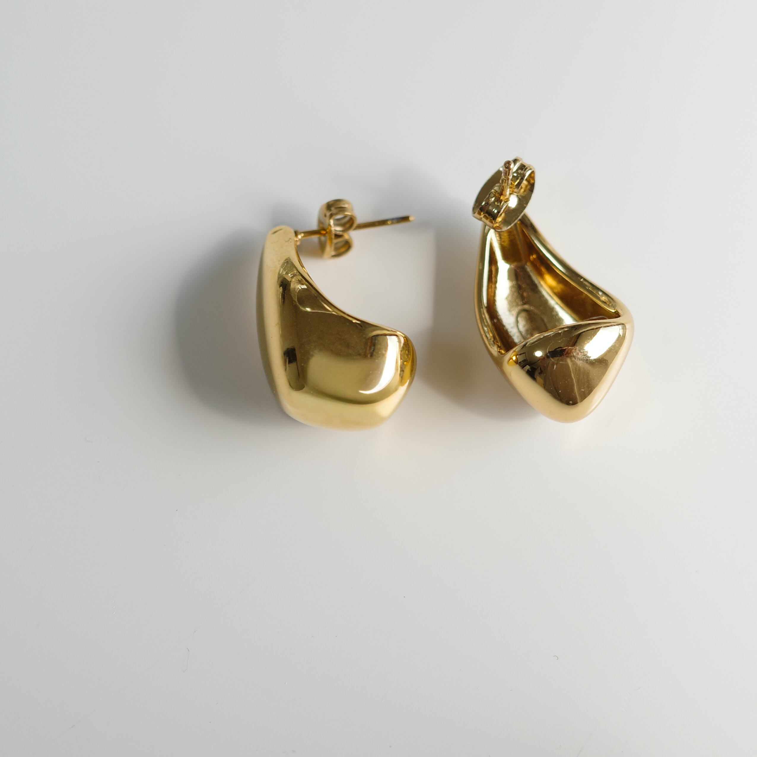 Aprosio&co のサーモンピンクボールイヤリング Aprosio&co のサーモンピンクボールイヤリング Aprosio&co の