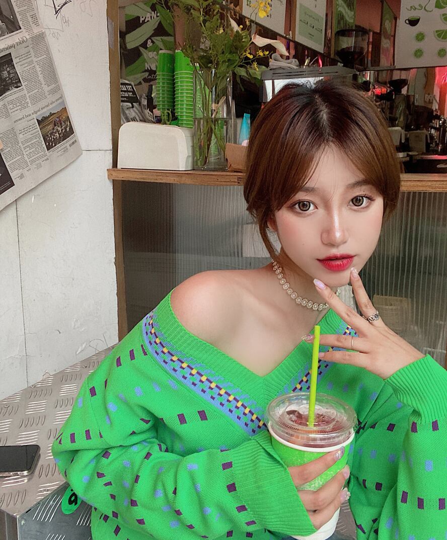 プリントVネックグリーンニットセーターボトミングシャツレディース2020年秋新作ルーズレイジースタイルトップス ブラックストロベリース89022500131