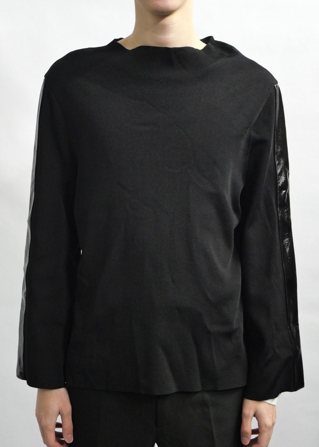 short lethear switching knit