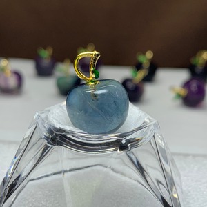 33.フローライトりんご・ペンダントトップ