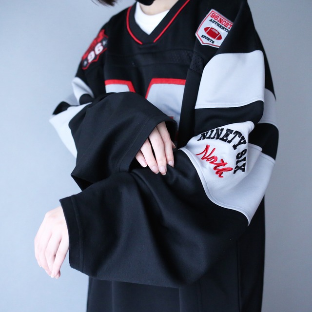 switching design "96" numbering super over silhouette game shirt