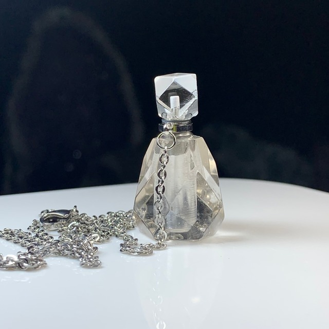8.水晶・ミニ香水瓶