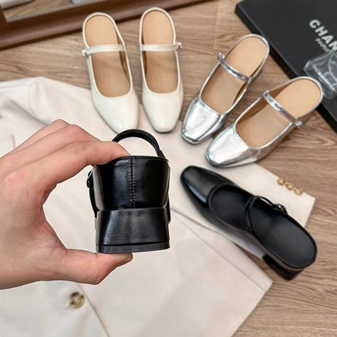 フラットストラップシューズ W10070