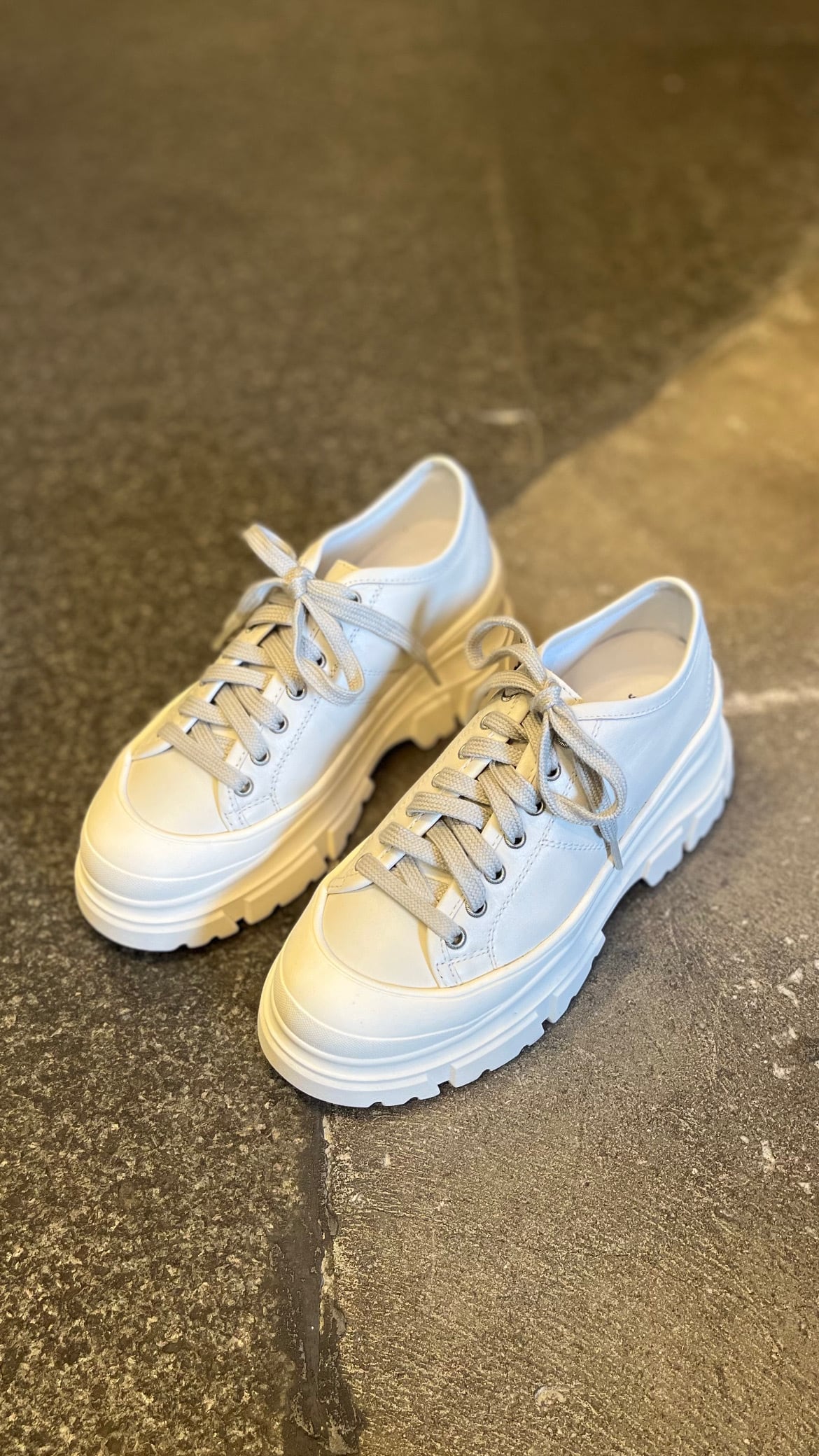 【関税込み】Sofie D'Hoore ベージュ&グレー Feat スニーカー SOFIE D'HOORE -FEAT- sneakers side stitching chunky outsole