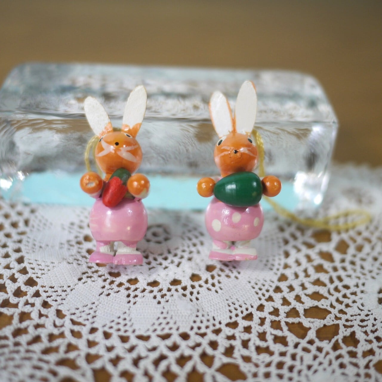 木製イースターオーナメント 2匹のうさぎエルツ ドイツ