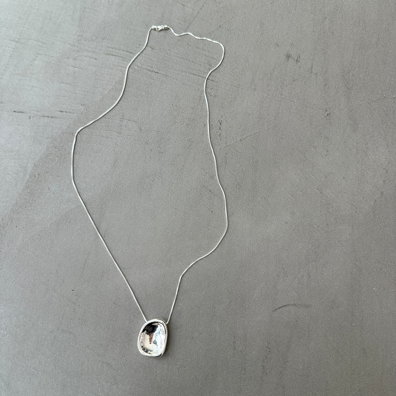 Bump motif necklace/silver