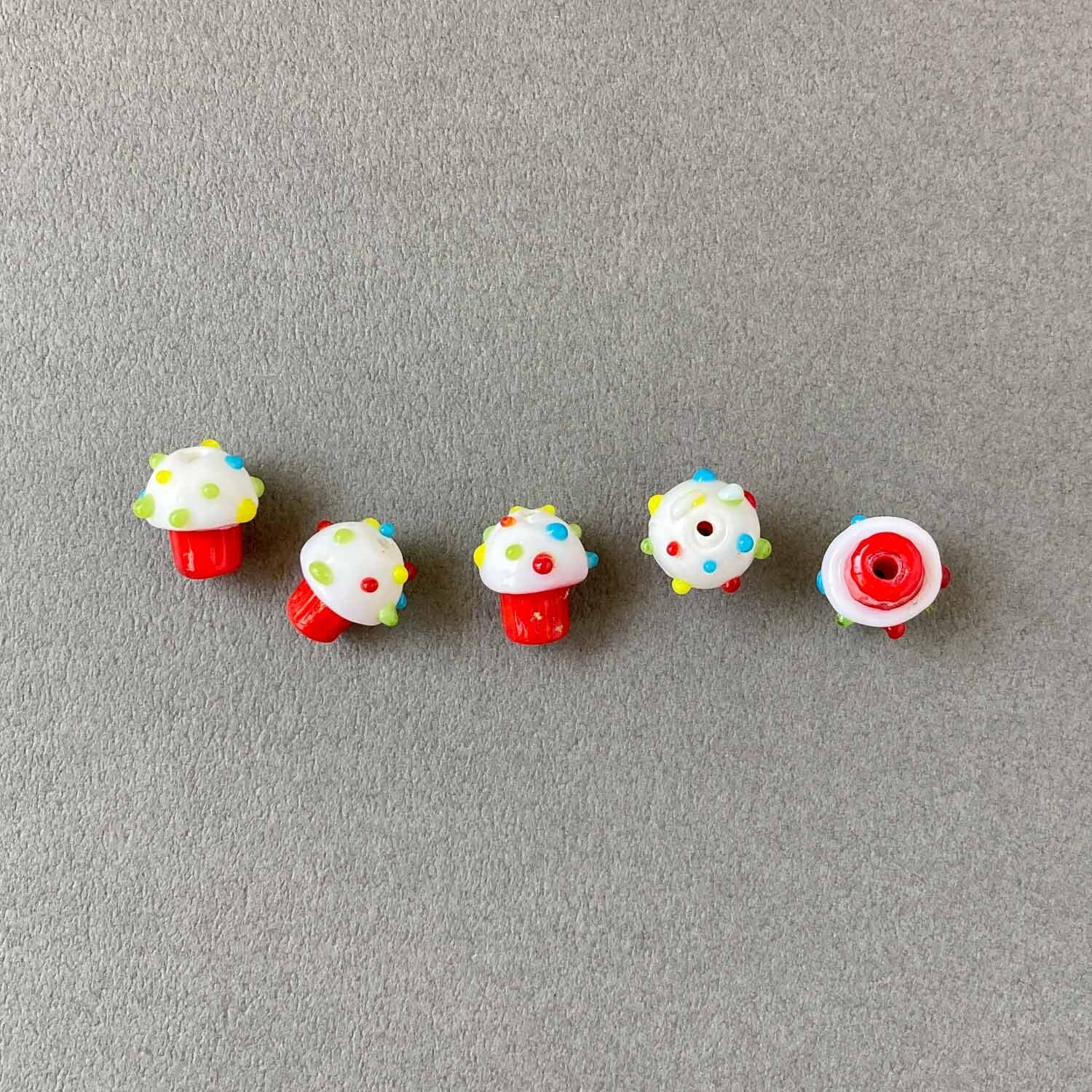 カラフルカップケーキのガラスビーズ