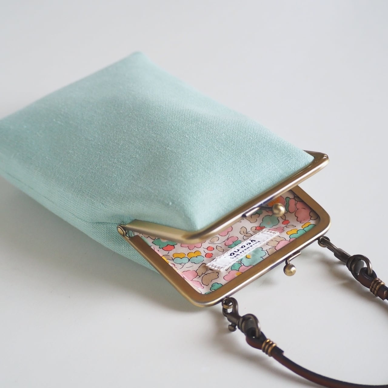 □カラーリネン×リバティのがま口スマホショルダーポーチ□ camille