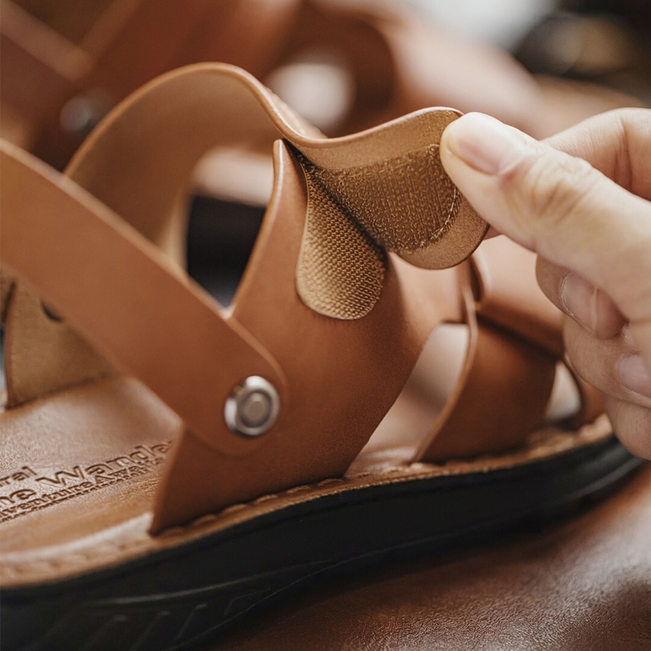 Synthetic Leather Cross Strap Sandals / シンセティック レザー クロス ストラップ サンダル