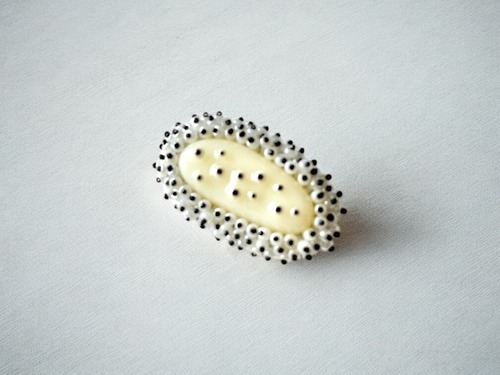 アリンコ　変異型もじゃ花ブローチ