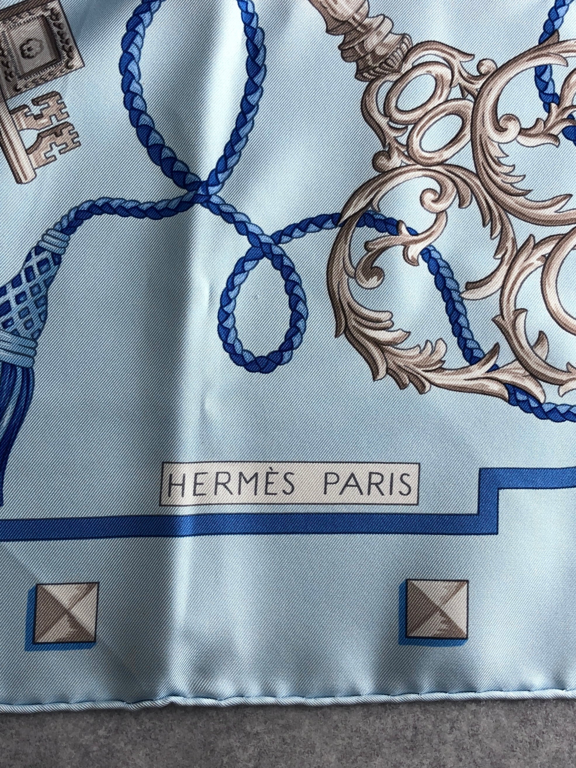 HERMES エルメス スカーフ ライトブルー 鍵モチーフ Les Cles シルク