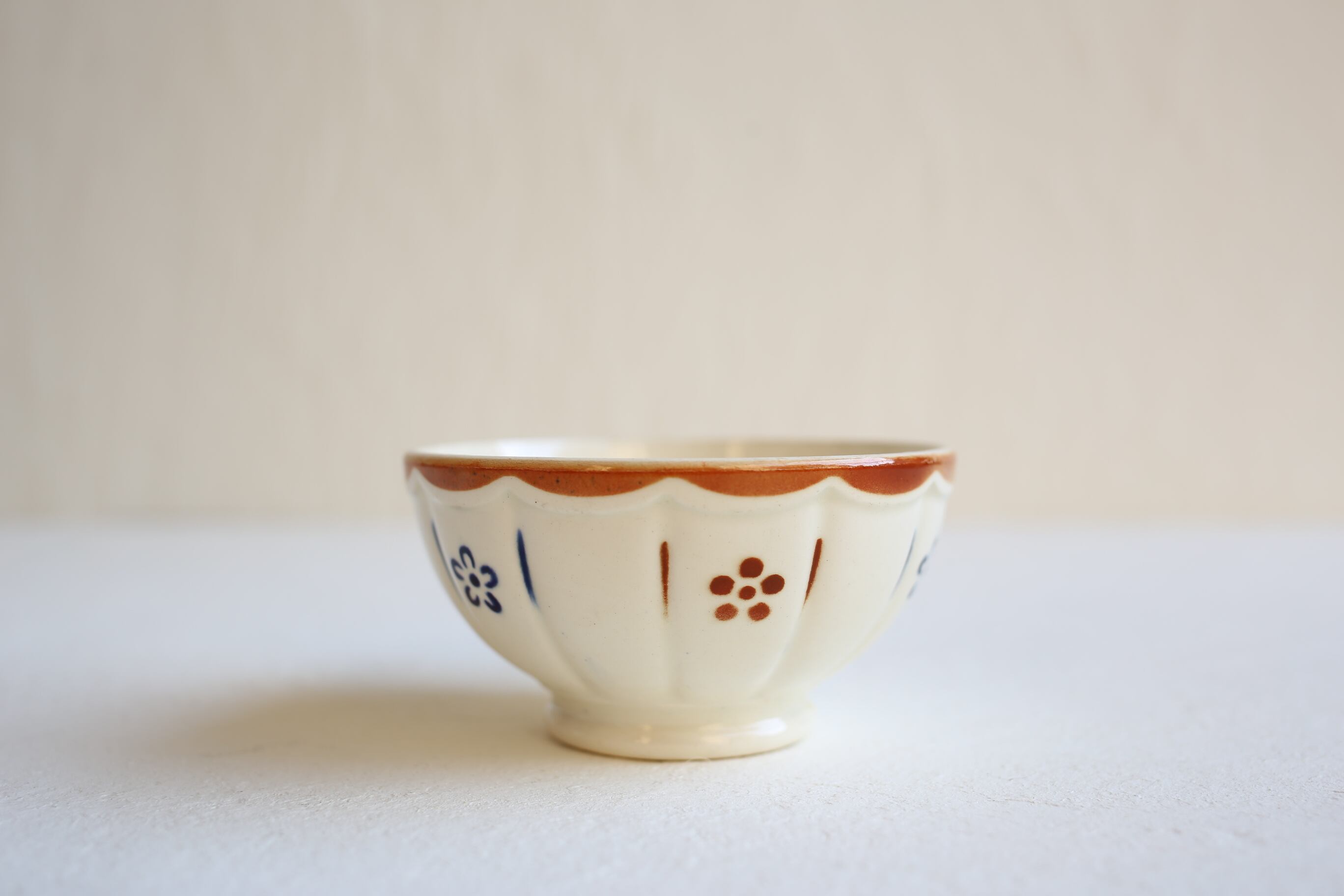 フランス アンティーク ヴィンテージ カフェオレボウル サルグミンヌ 小花 スカラップデザイン N-00972a