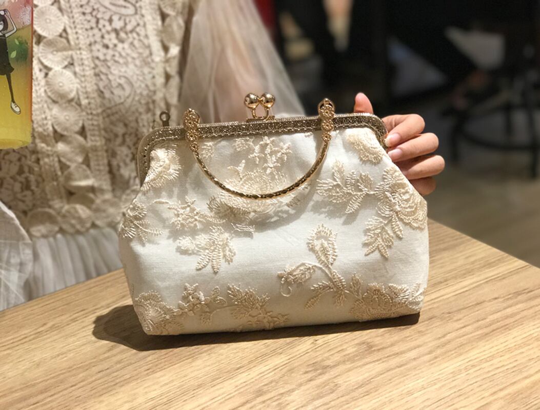 人気 パーティーバッグ 結婚式バッグ 手持ちショルダー クラッチバッグ チェーンバッグ 上質 宴会 パーティー 二次会 女子会 レース レトロ ホワイト 白い 刺繍 Dresszone