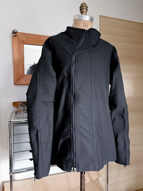 DISORDER Curved Zip Funnel Neck Jacket
