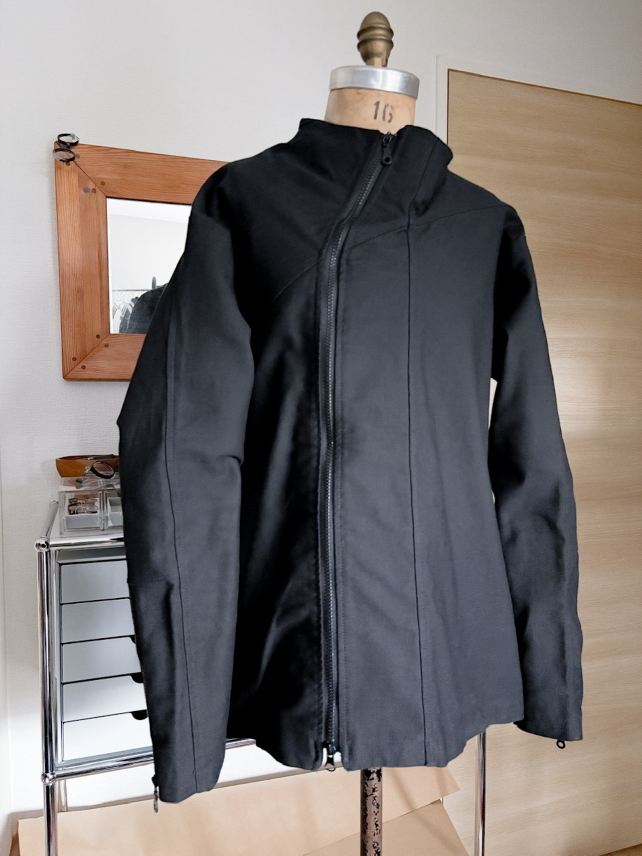 DISORDER Curved Zip Funnel Neck Jacket