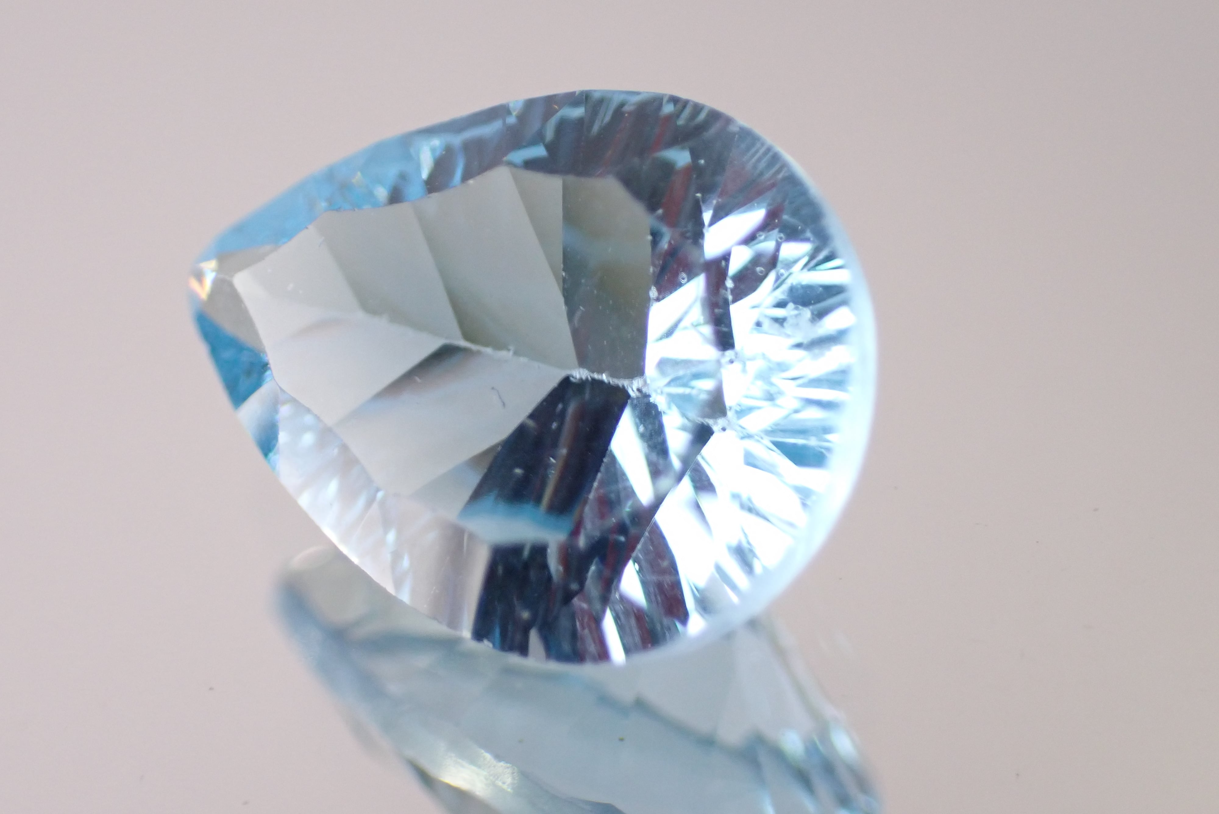 【専用】コンケーブカット スイスブルートパーズ(コンケーブカット) 6.08ct [C7‐97
