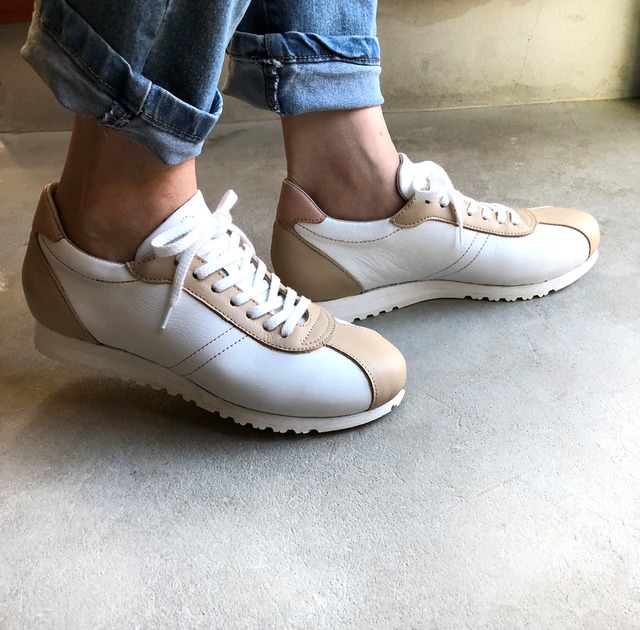 【ベーシックカラー】クラシックなデザインと本革の上質感！EMAのスニーカー/ベージュ×ホワイト