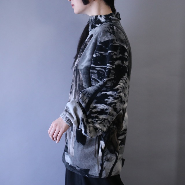 "狼" symbol design over silhouette fleece jacket