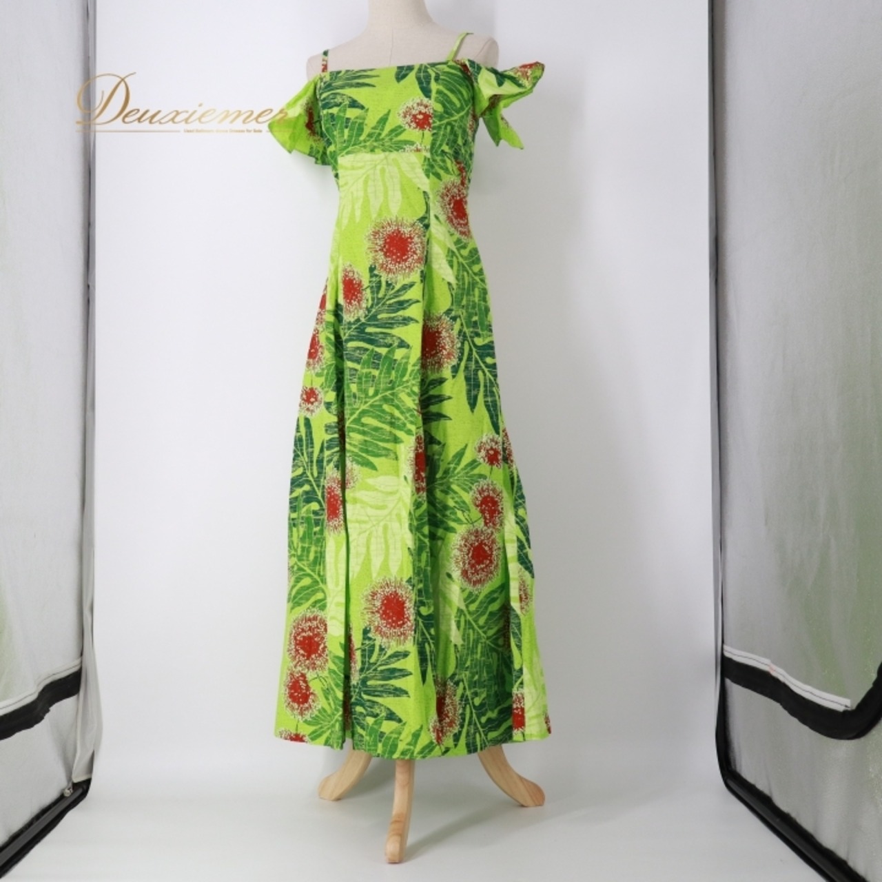 フラダンス 衣装 ワンピース ドレス グリーン系 メネフネプランテーション 日本製 ハワイアンプリント モンステラ柄 MENEHUNE PLANTETION キャミソール フリル フレアスカート レッド系 黄緑 緑 赤 華やか 鮮やか かわいい おしゃれ さわやか 上品 おしゃれなワンピース 華やかな ハワイアンスタイル エレガント リゾート