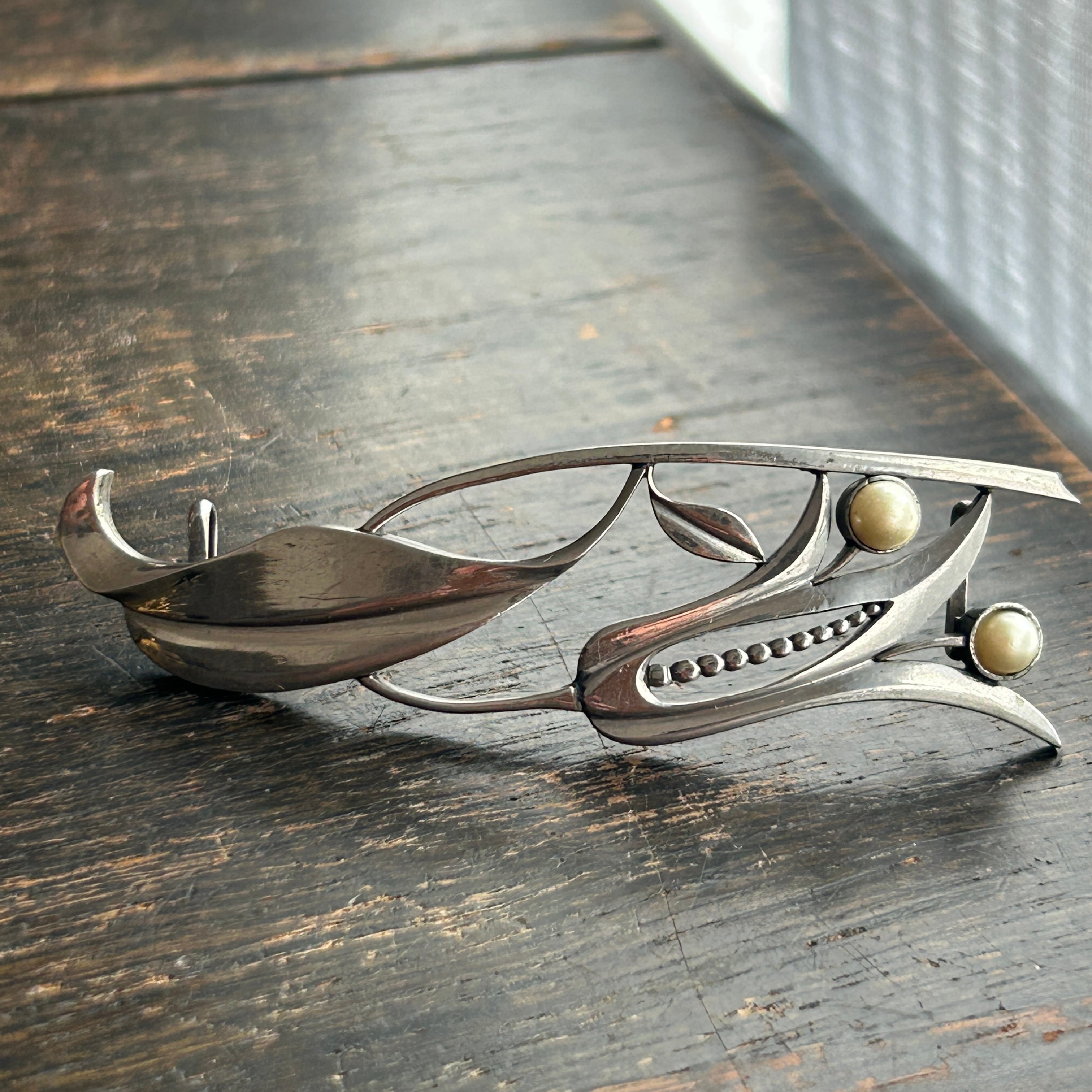 アンティーク　ヌーボーデザイン　花の帯留めとピン