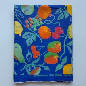 marimekko / Fabric / “HEDELMÄPUU” Kristina Isola