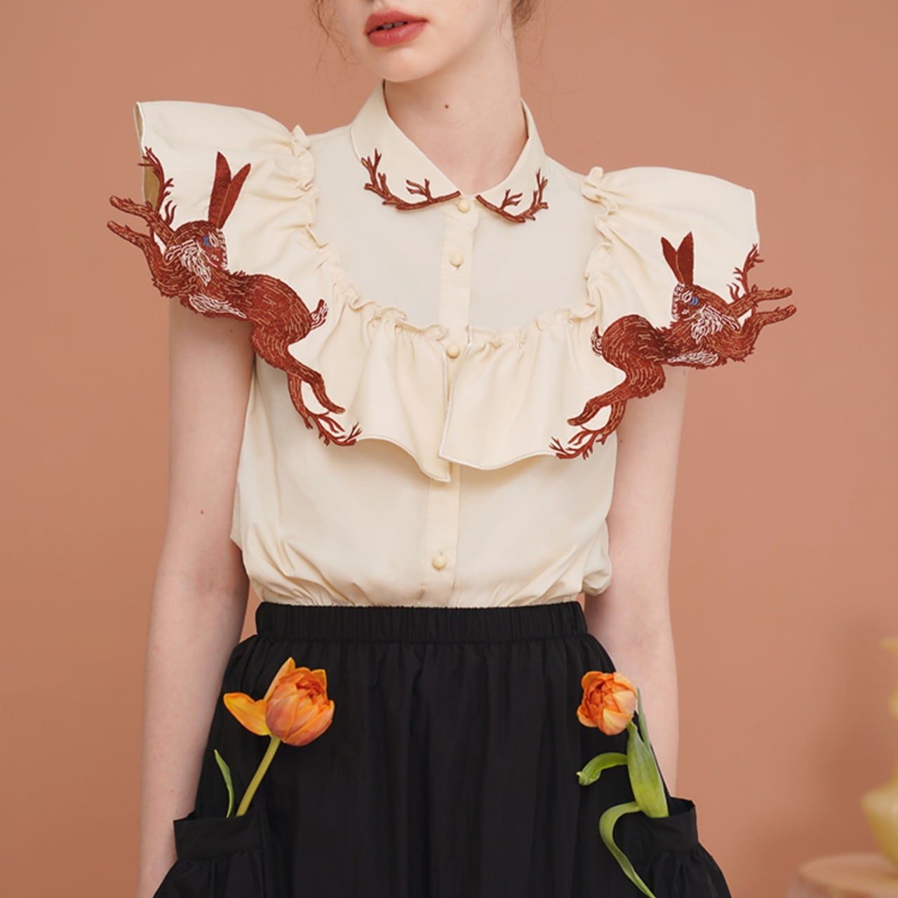 16_handmadeフリルブラウス新品ヴィンテージリメイク生地刺繍モチーフ 2色】rabbit刺繍フリルブラウス (kai0355) | Shelluits