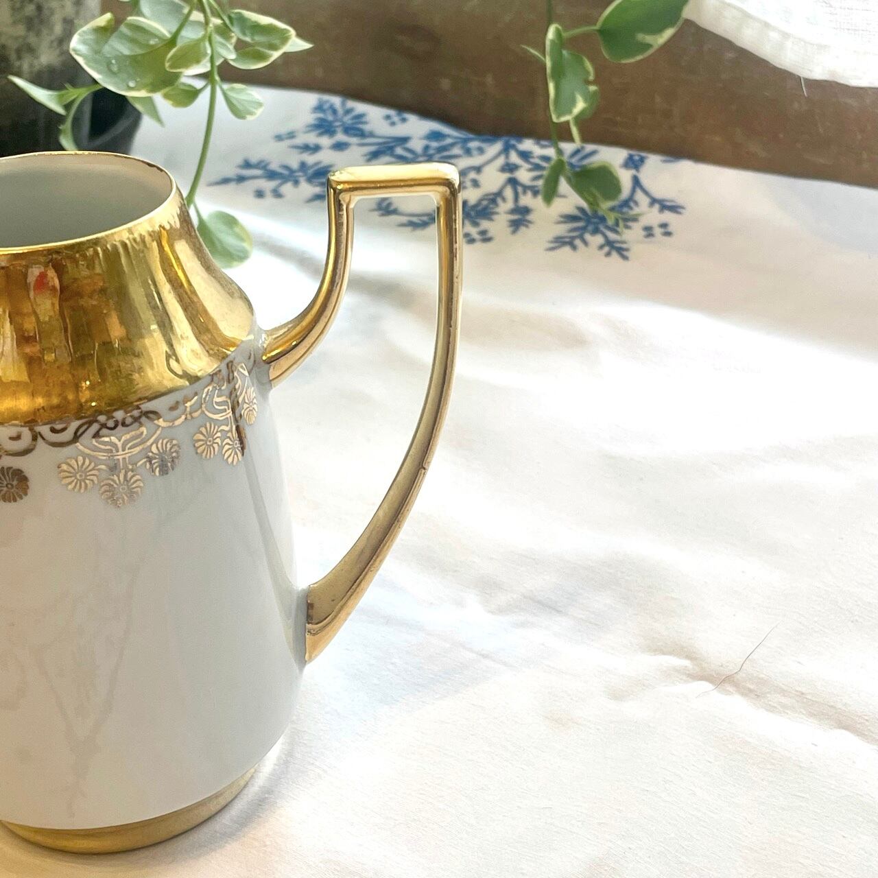 チェコスロバキア 金の装飾のポット | kolbenova