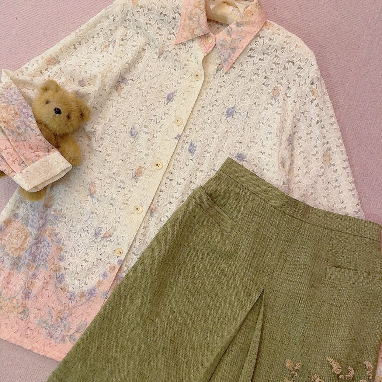 cream gradation flower mesh blouse