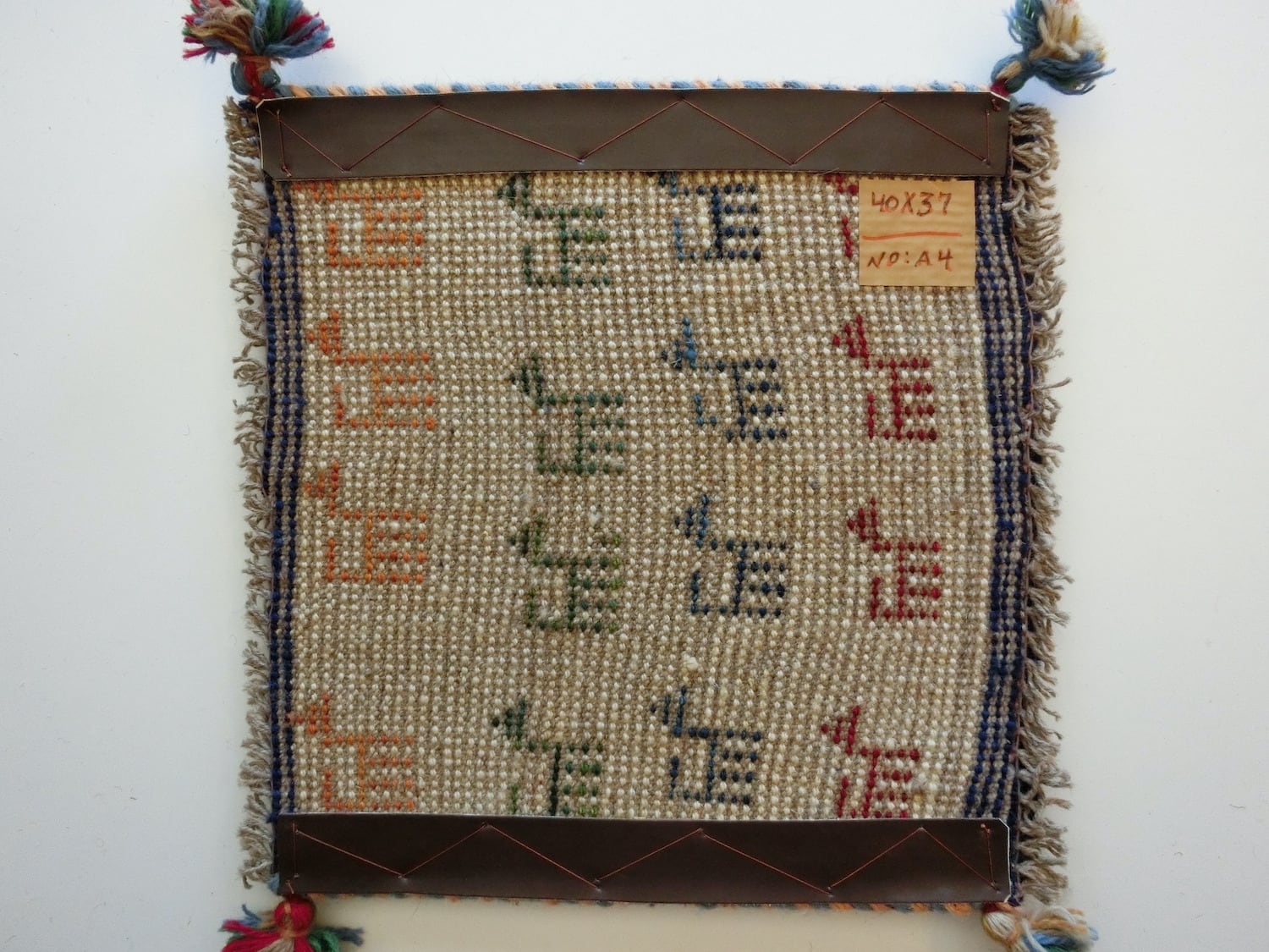 ペルシャ産 手織りギャッベ【座布団サイズ】A4 | Heris Carpet ヘリス