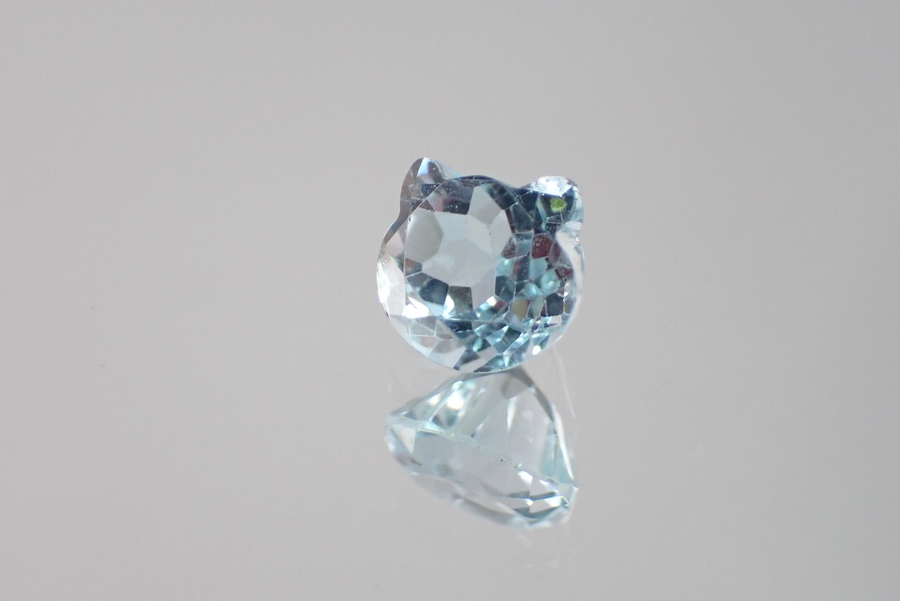 ブルートパーズ（くまカット）　2.14ct　[C3‐439]