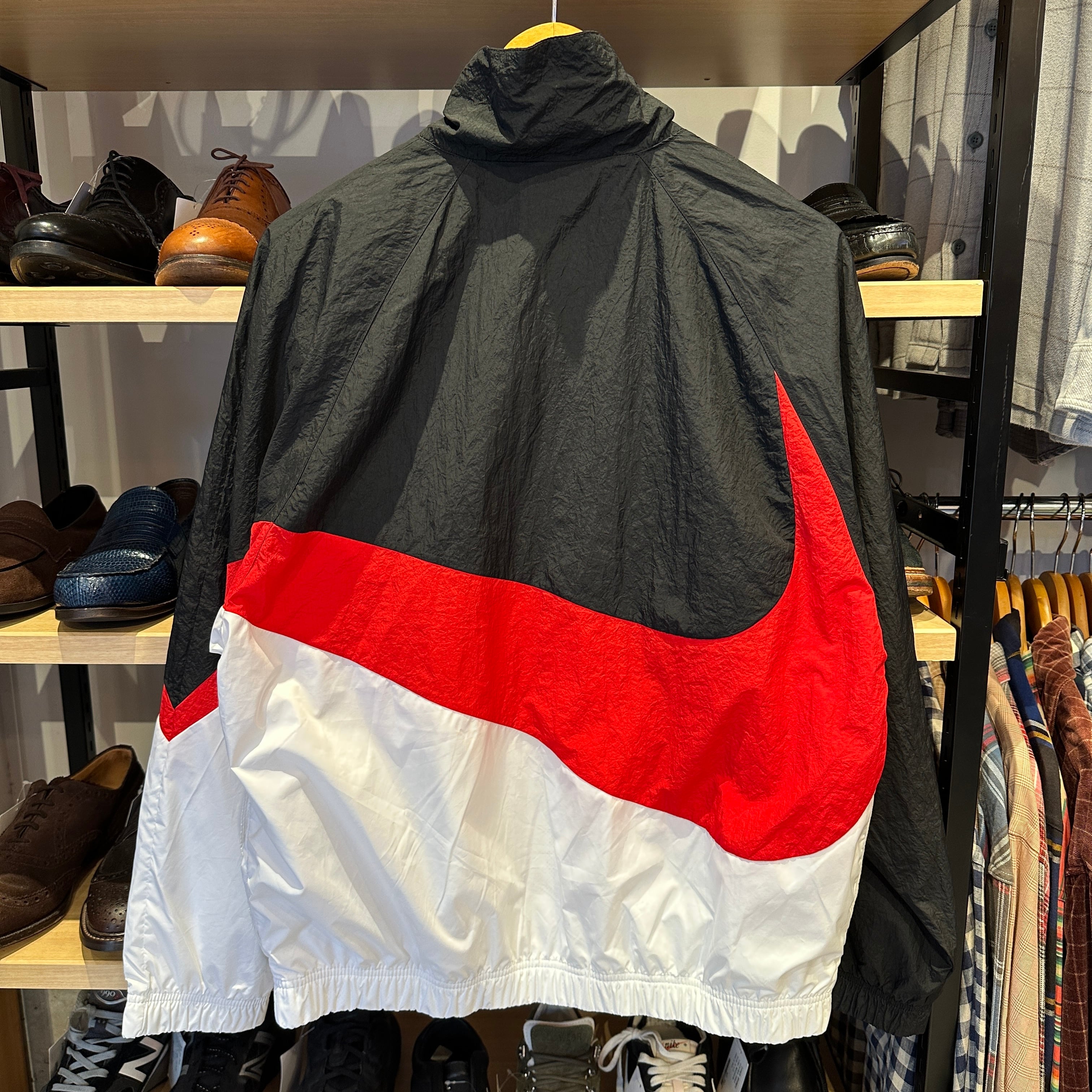 NIKE BIG SWOOSH WOVEN JACKET BLACK/WHITE/RED M | safarionline