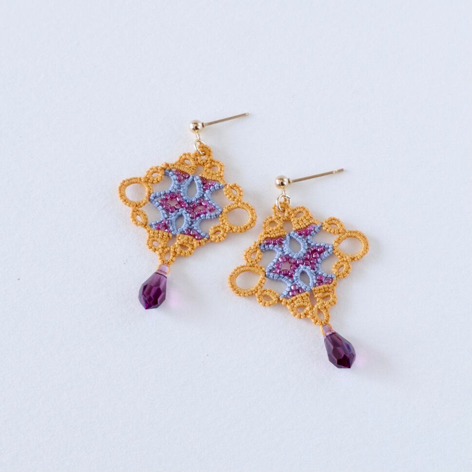 タティングレースのピアス Lamp＜ランプ＞Mustard × Violet ※イヤリングに変更可