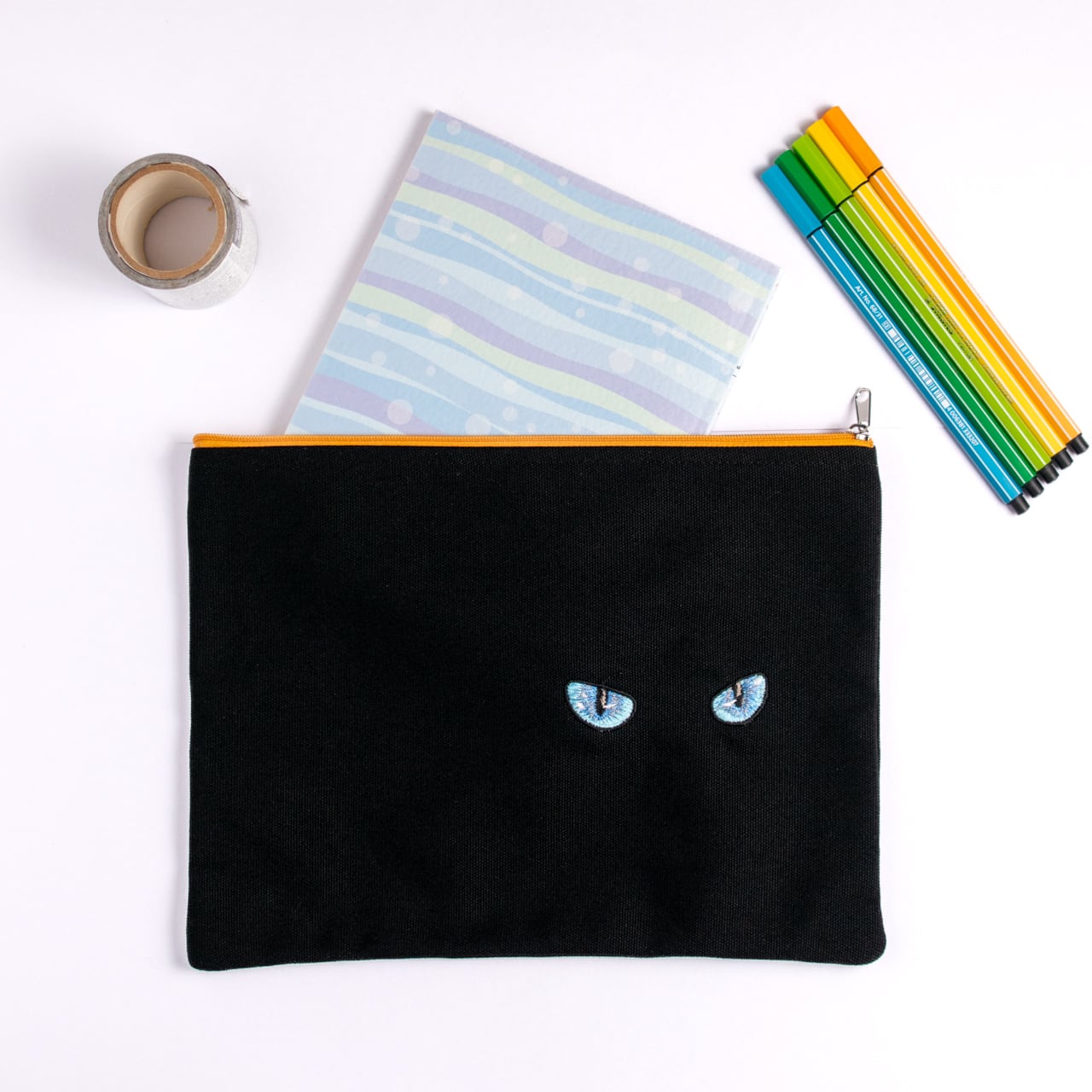 魅惑の黒猫 猫の瞳の名入れ刺繍ポーチ | コイトネコ