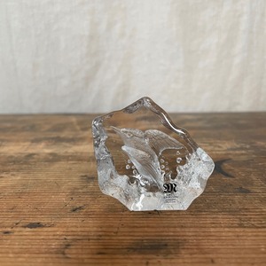 飛び立つ鳥のガラス