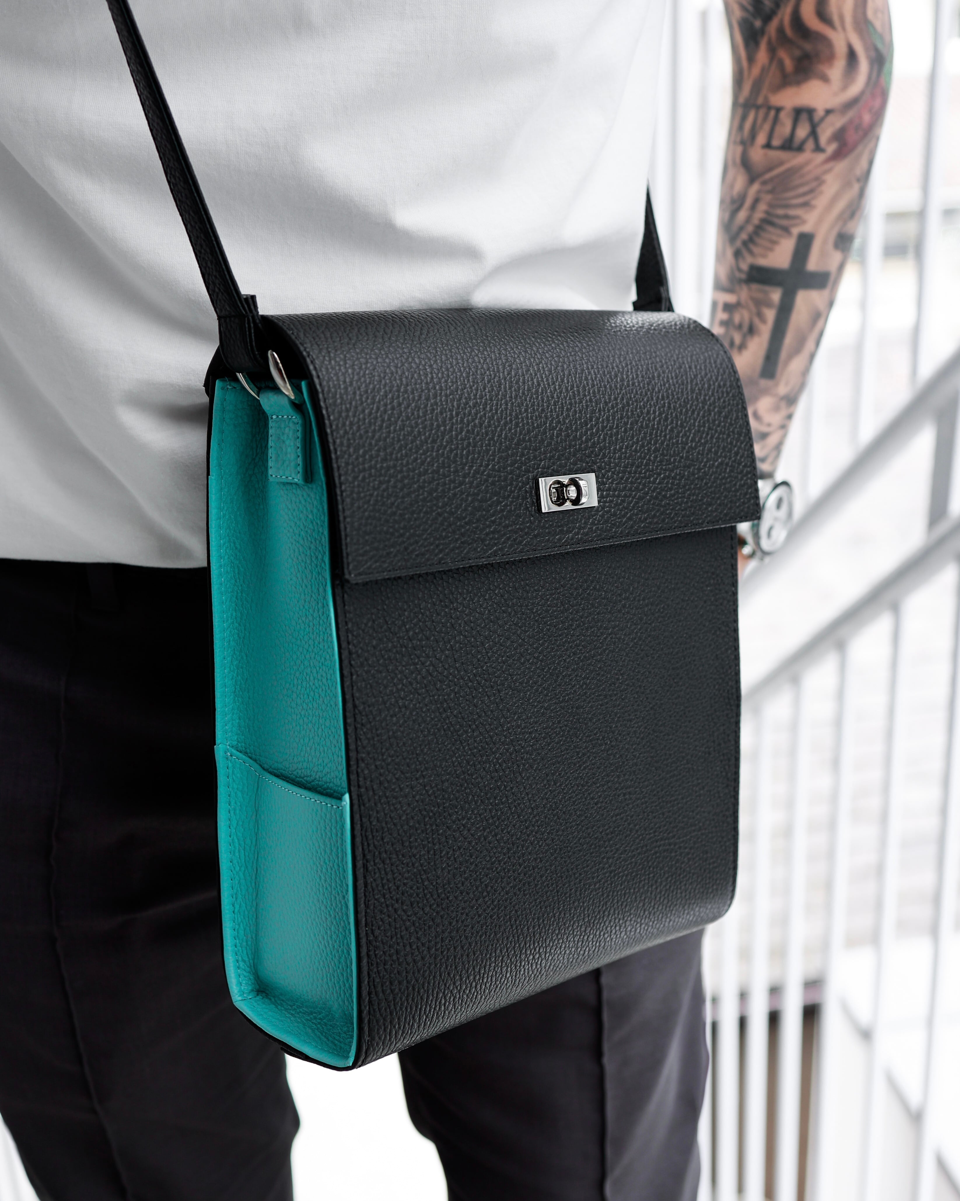 Italian Leather Shoulder Bag【イタリア・マストロット社製】【送料