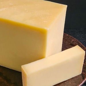 スイス産 グリュイエールチーズ AOP 100g｜12ヶ月熟成・濃厚でナッツのコク｜フォンデュに最適・とろけるチーズ・フレッシュカット Swiss Gruyère Cheese AOP 100g – 12 Months Aged | Rich & Nutty | Perfect for Fondue | Melting Cheese | Fresh Cut