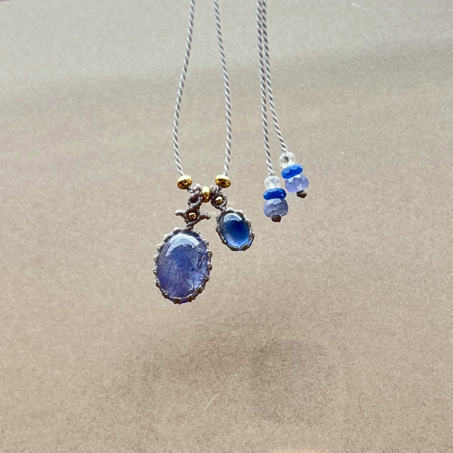 タンザナイトのマクラメ編み 天然石ネックレス タンザナイトのマクラメ編み 天然石ネックレス | SHANTi WALA