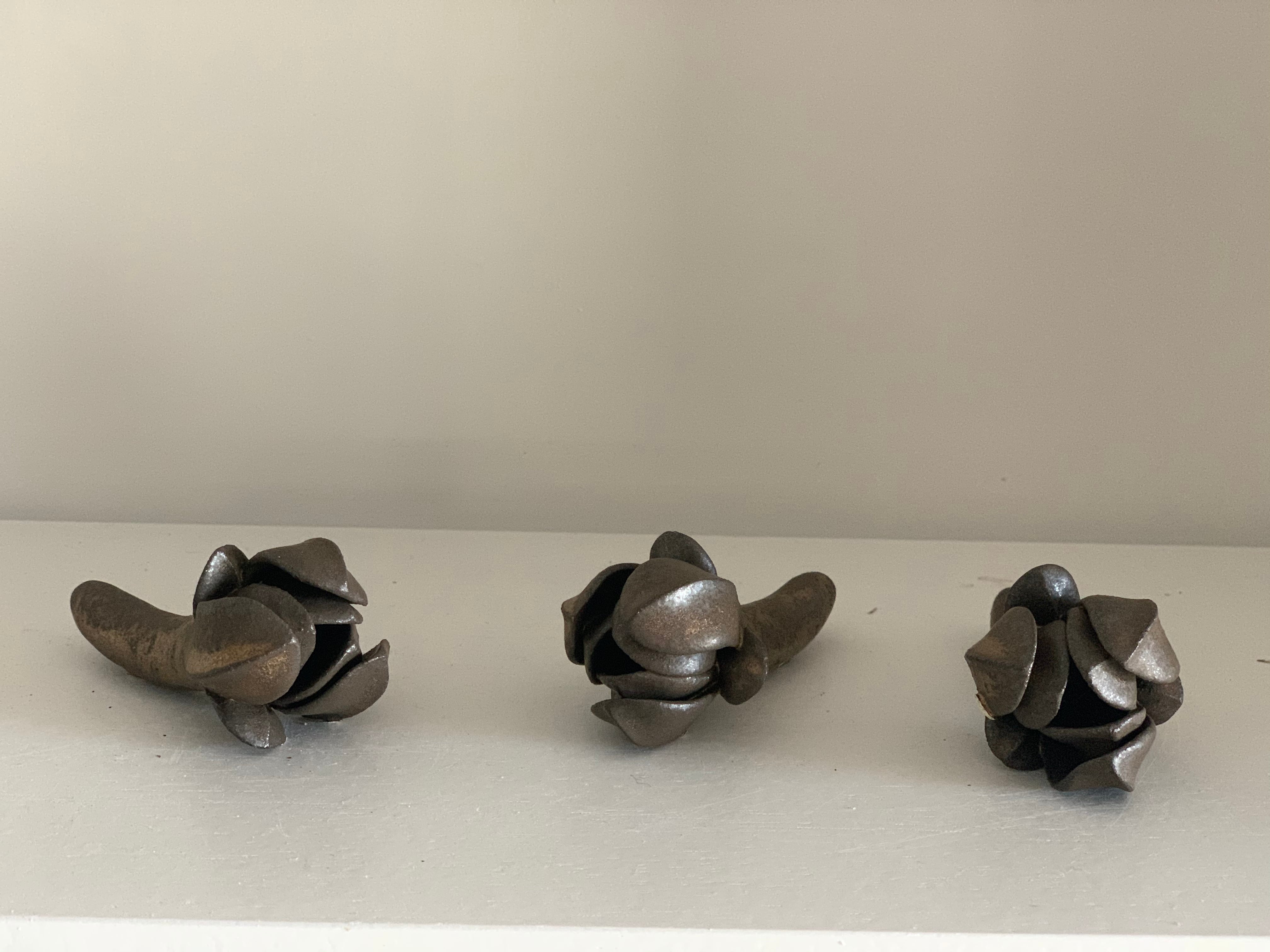 花の箸置き(鉄錆)