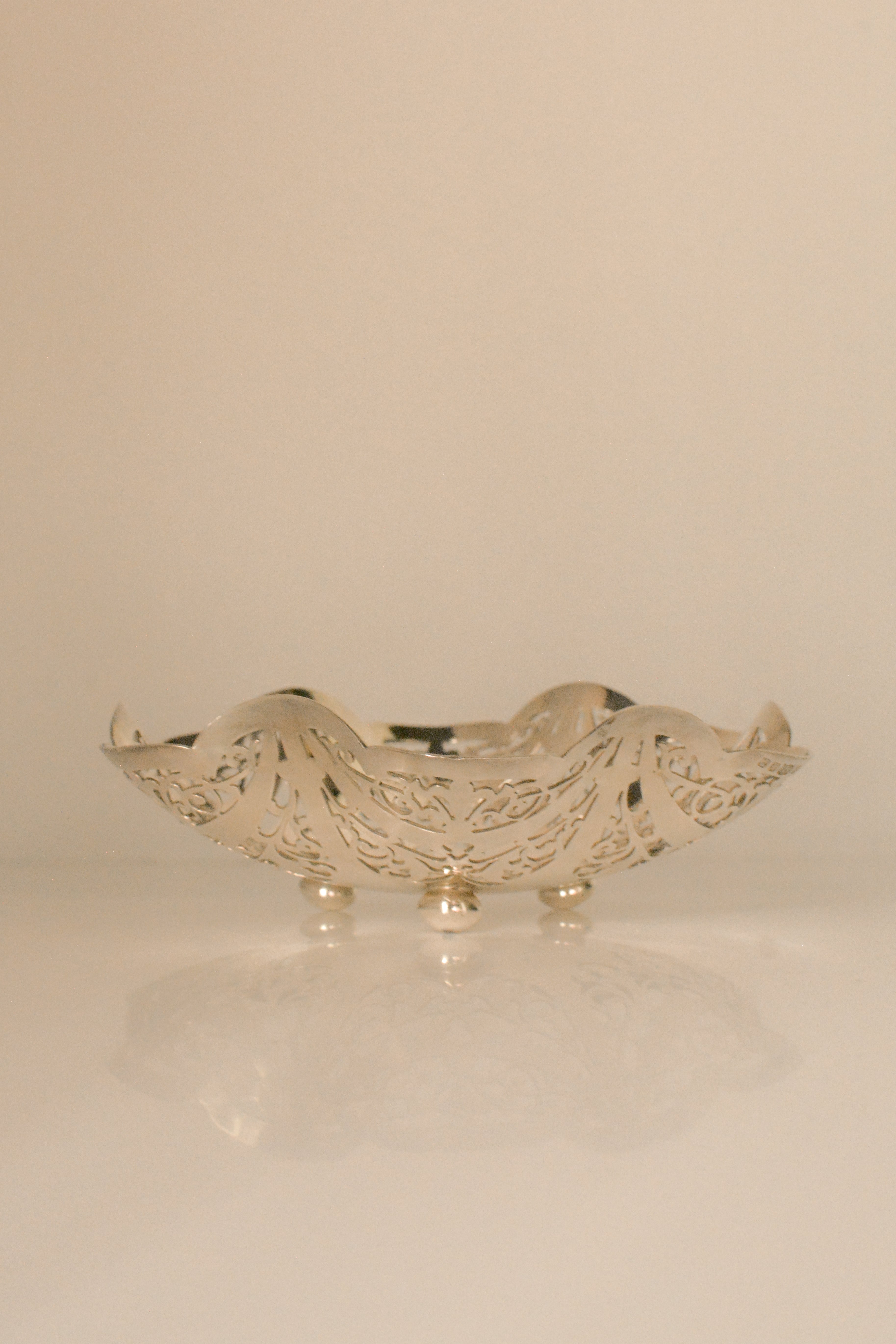antique Pearl Footed Bon Bon Dish Ⅱ