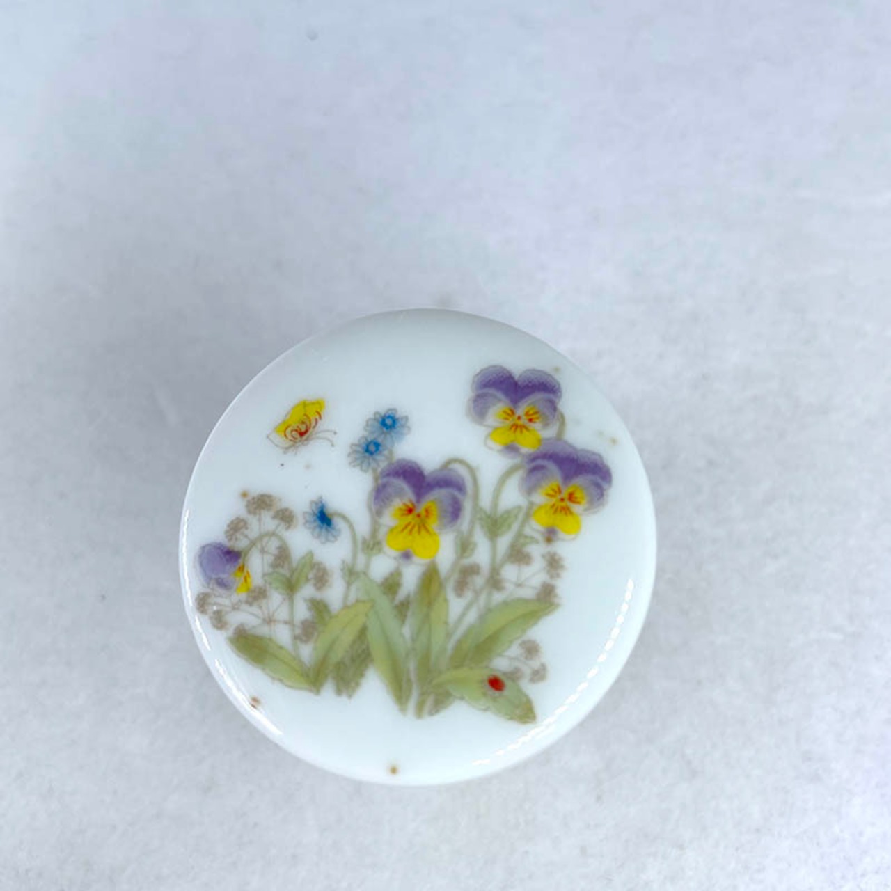 小物入れ　つぼ型蓋物　ビオラの陶器壺　蓋付き筒もの　 12otdx15