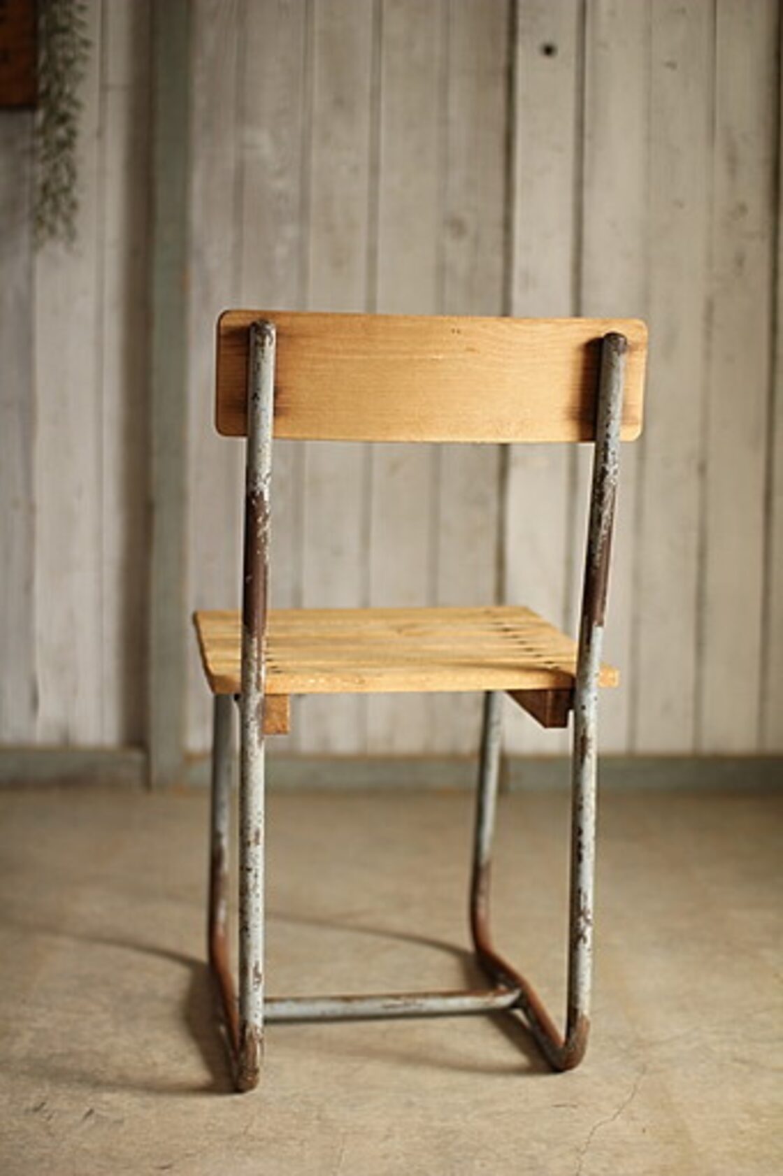 学校椅子 古い FD024 鉄脚の古い学校の机と椅子 中古家具,古