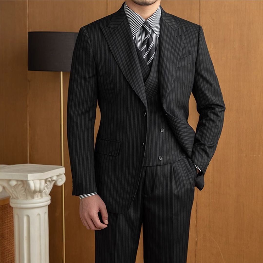 イタリア風ストライプスリーピーススーツ SU0146 | R-Base