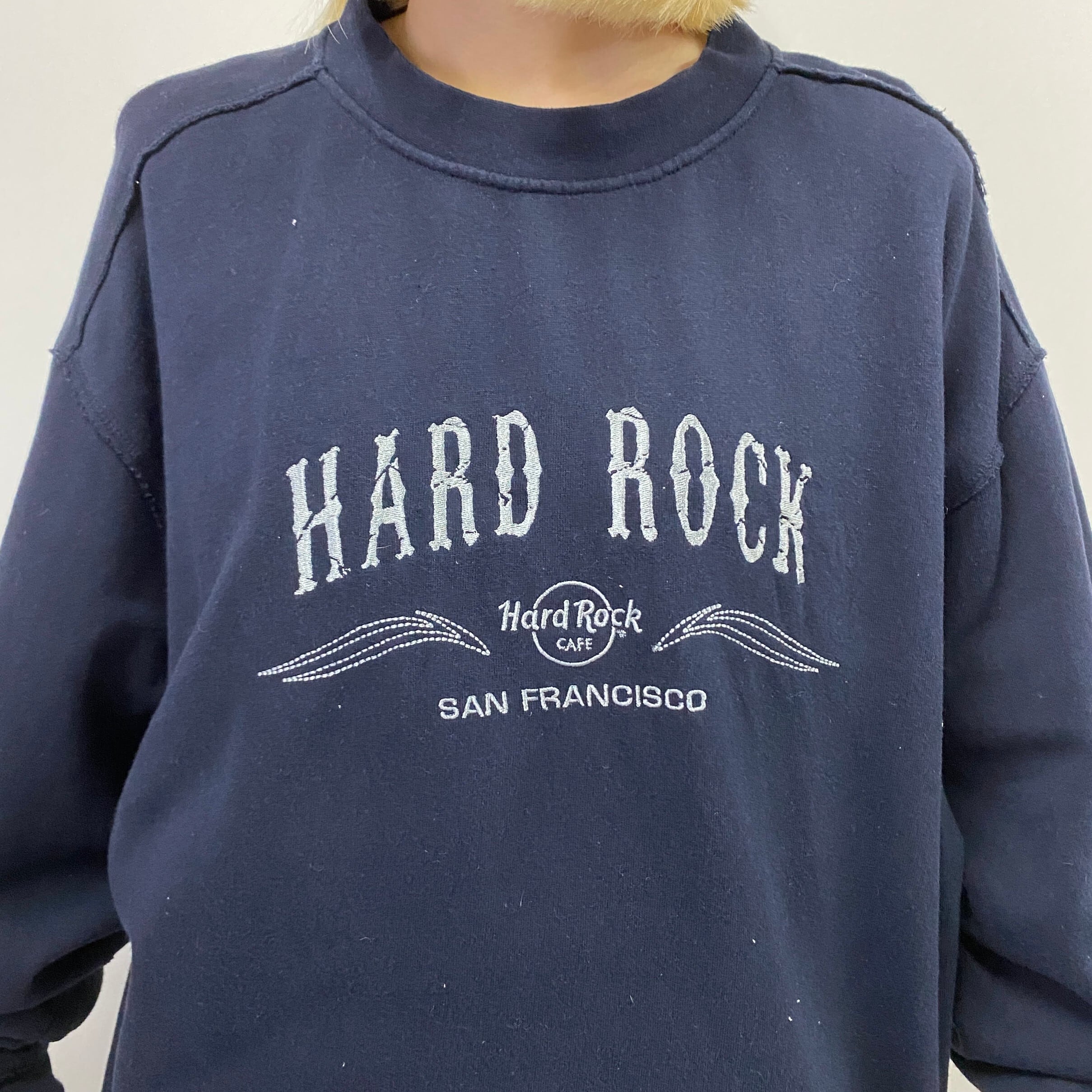 Hard Rock CAFE サンフランシスコ ハードロックカフェ 3段ロゴ 刺? スウェット メンズM 古着 ブラック 黒  トレーナー【スウェット】【CS2301-40】【SW20】【AN20】 | cave 古着屋【公式】古着通販サイト
