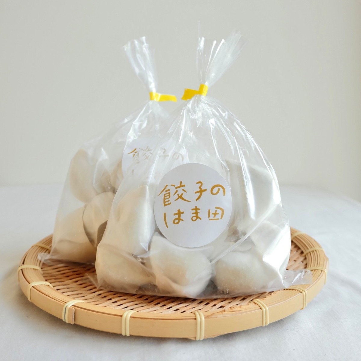 セロリと塩レモン餃子24個入り（12個×2袋）の外観