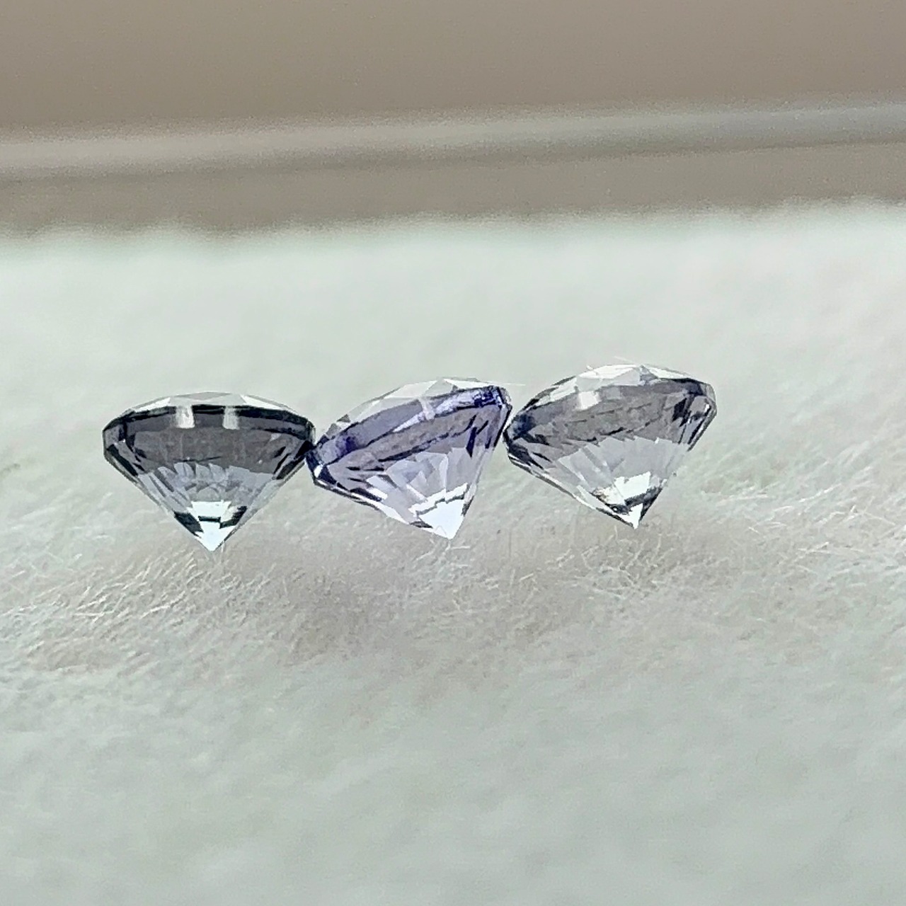 丸いスピネル メレセット 約2.3mm r-0582