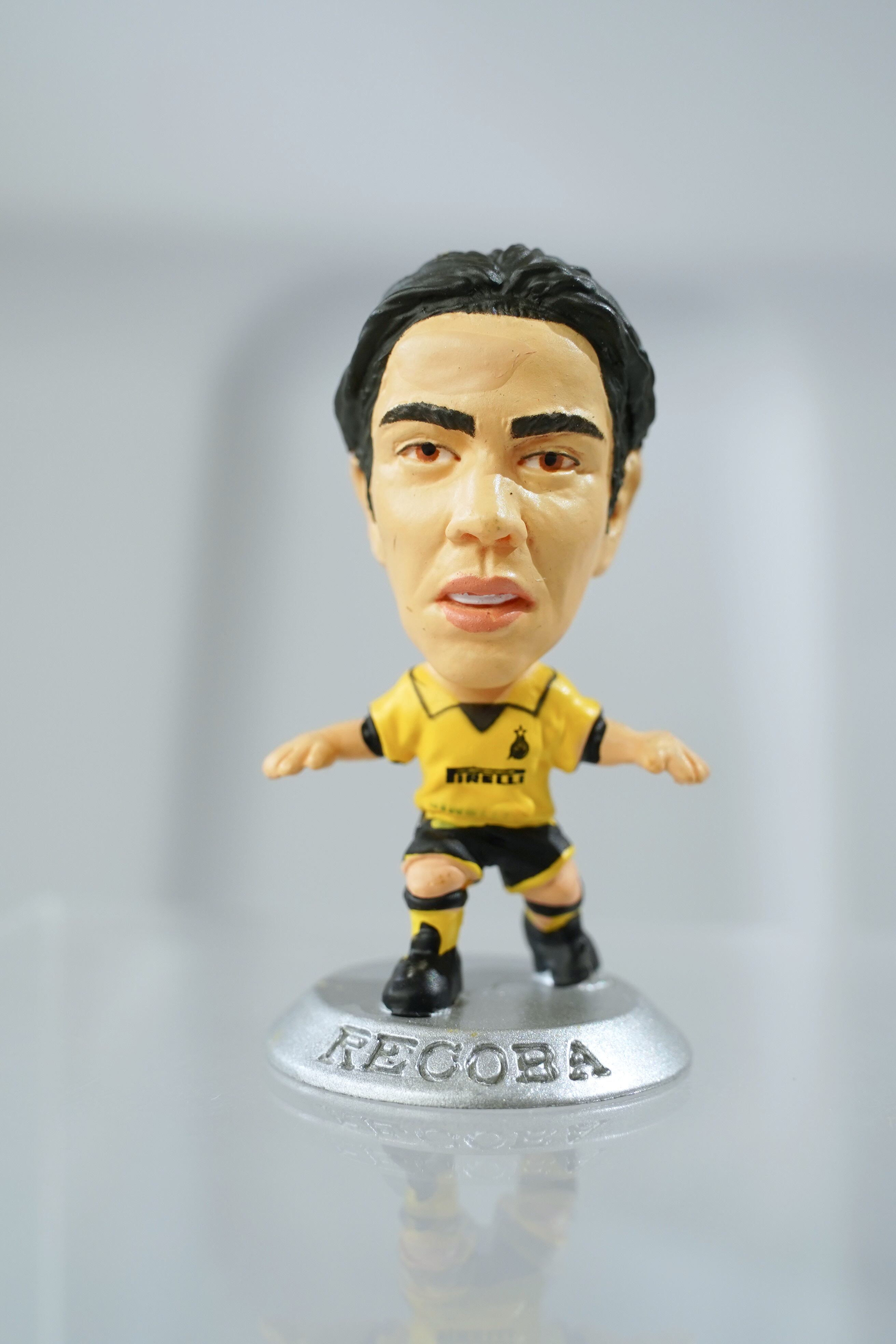 アルバロ・レコバ (Álvaro Recoba) ⭐️⭐️⭐️⭐️☆ Corinthian MicroStars “インテル・ミラノ” (コリンシアン マイクロスターズ インテル・ミラノ)シルバー台座 サッカーフィギュア No.20 Silver Base (2003年刻印/Collector No. MC1841) Limited Edition Soccer Figure 約5cm