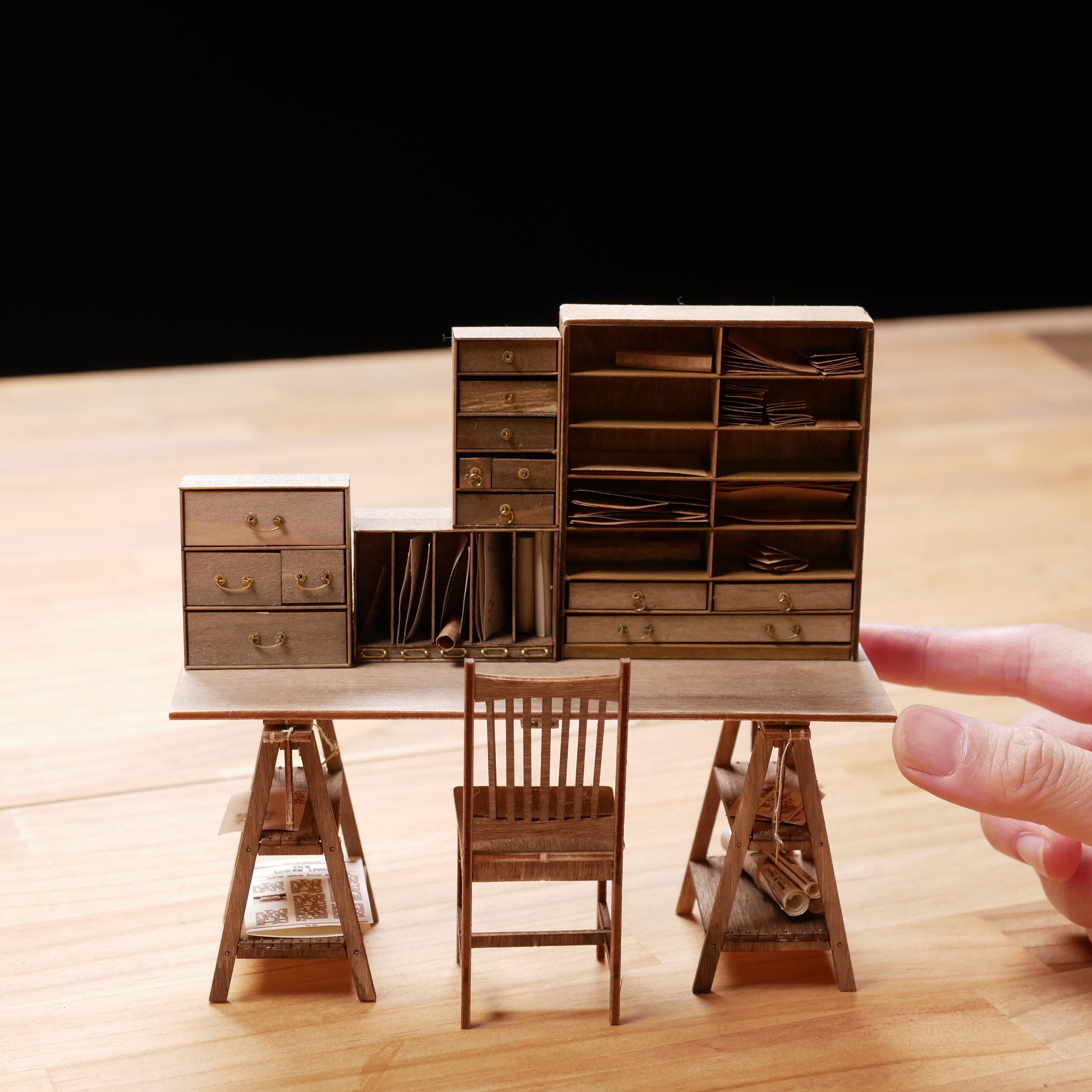 4段の引出しキャビネット L040 ミニチュア ドールハウス 手作りキット
